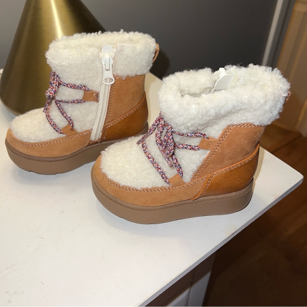Cat & Jack Arya Boots Baby Size 6